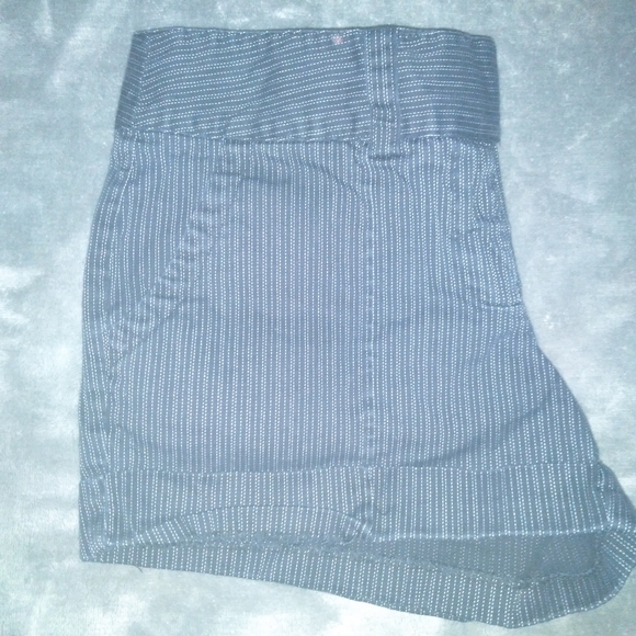 CANDIES DRESS SHORTS - Picture 2 of 4